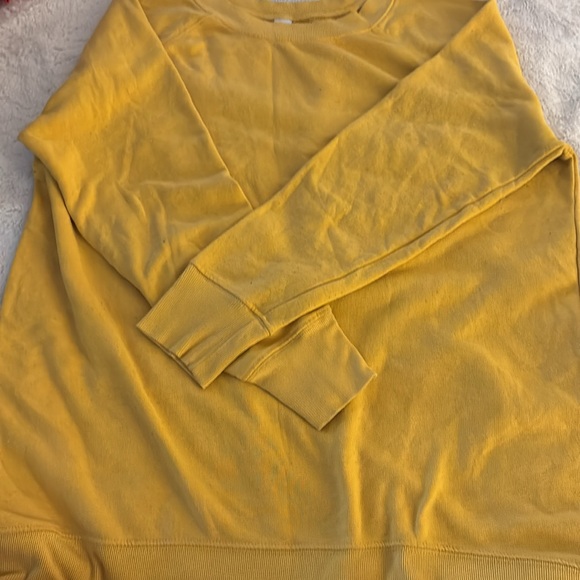 Bundle deal-2 GUC size large sweatshirts, leopard print and mustard yellow - Picture 3 of 3